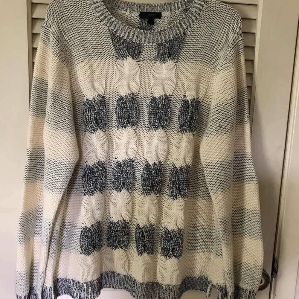 👑 Grey and White Knit Sweater 👑